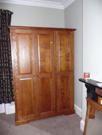 MEDIUM OAK WARDROBES