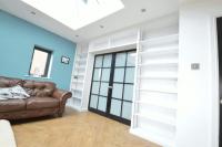 FITTED BOOKCASE DOORWAY